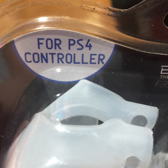 New PS4 Controller glow in dark silicone skin - Picture 3 of 5